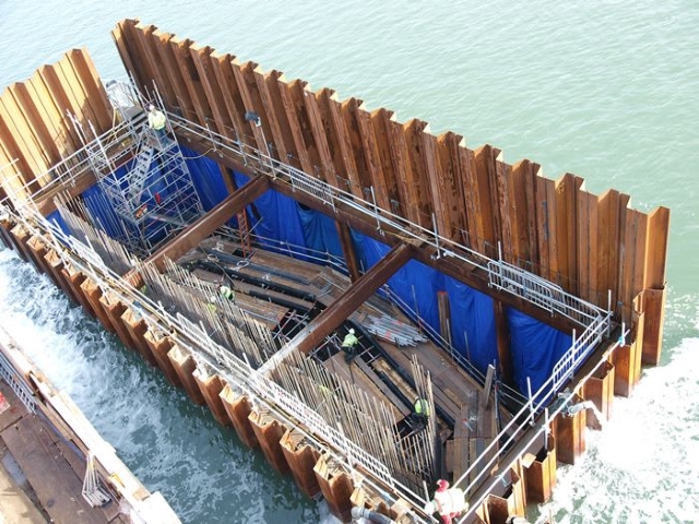 Đ&oacute;ng &eacute;p cọc v&aacute;n th&eacute;p cừ Larsen TP Vinh Nghệ An